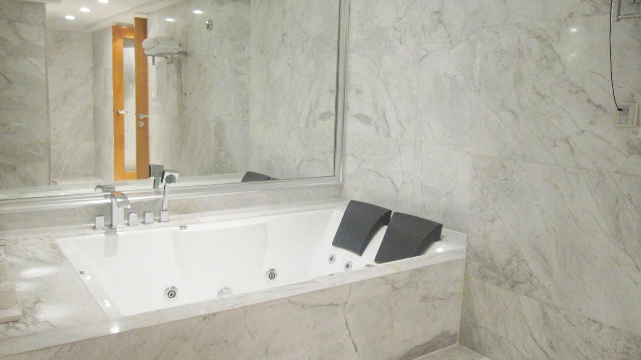 Glarun Jinling Hotel Нанкин Экстерьер фото
